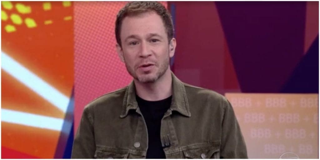 Internautas reclamam sobre atitude de Tiago Leifert com brothers no BBB21