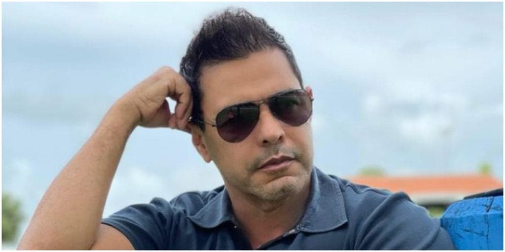 Após xingar mulher em público e ter traição confirmada, Zezé faz declaração: "Noite mágica ontem"