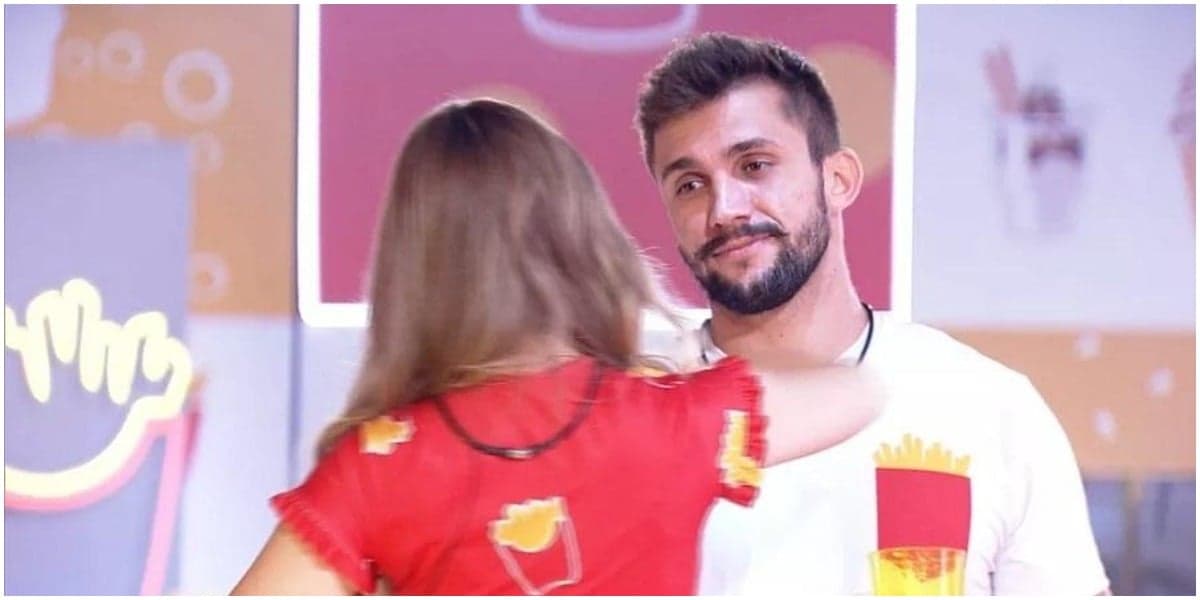 Carla Diaz questionou Arthur sobre um comentário que ele fez a Gilberto Carla Diaz questionou Arthur sobre um comentário que ele fez a Gilberto
