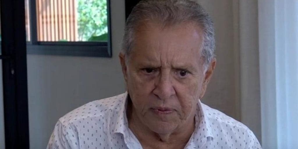 Carlos Alberto, após doença na cabeça e desmoronar em carro, tem notícia bomba da volta da Praça: "Outro humorista"