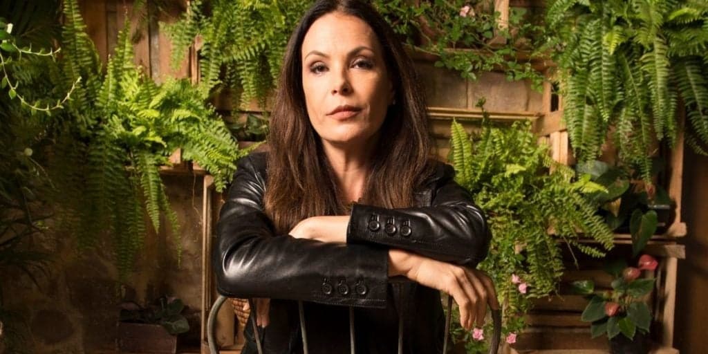 Carolina Ferraz, após anunciar saída da Record e expor vício cruel, desaba em anúncio: "Esperando o fim"