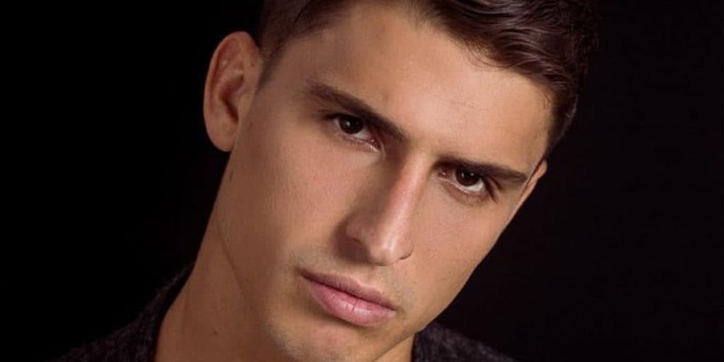 Eita! Ex-BBB Felipe Prior aceita posar sem roupa, mostra tudo em foto vazada e fãs vão à loucura: “Molhadinho”