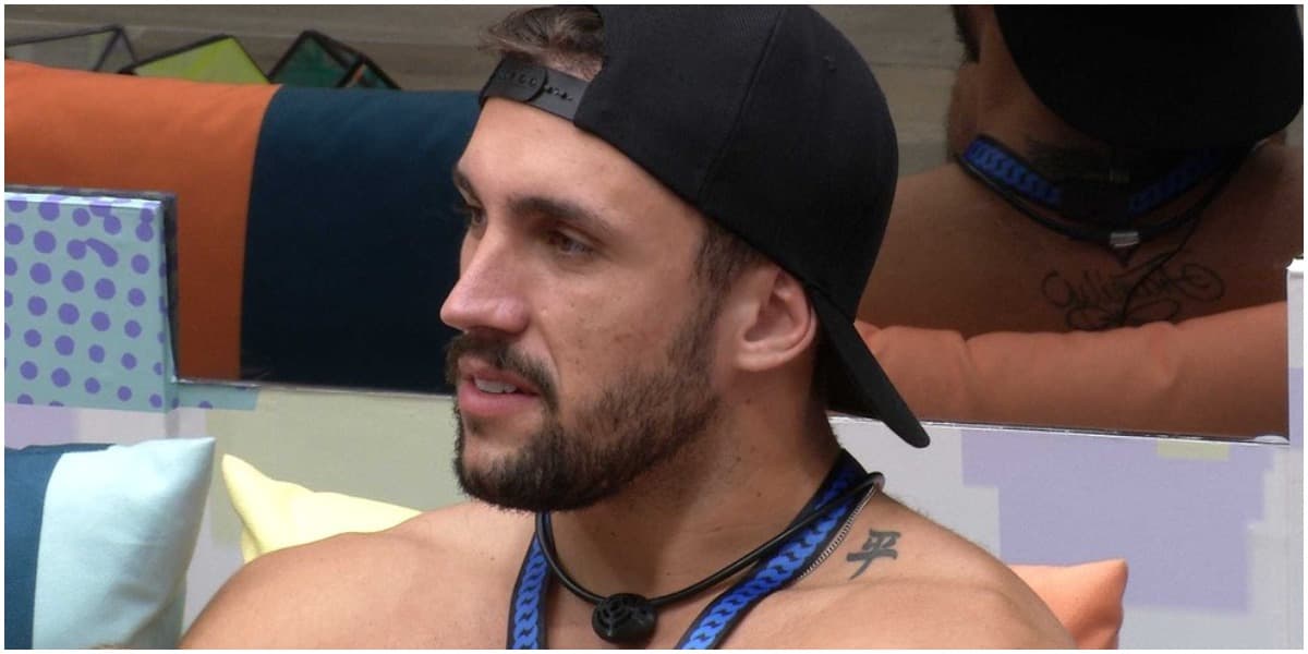 No BBB21, Arthur decide quem vai salvar do paredão e expõe que vai sofrer com decisão (Foto: Globoplay) No BBB21, Arthur decide quem vai salvar do paredão e expõe que vai sofrer com decisão (Foto: Globoplay)
