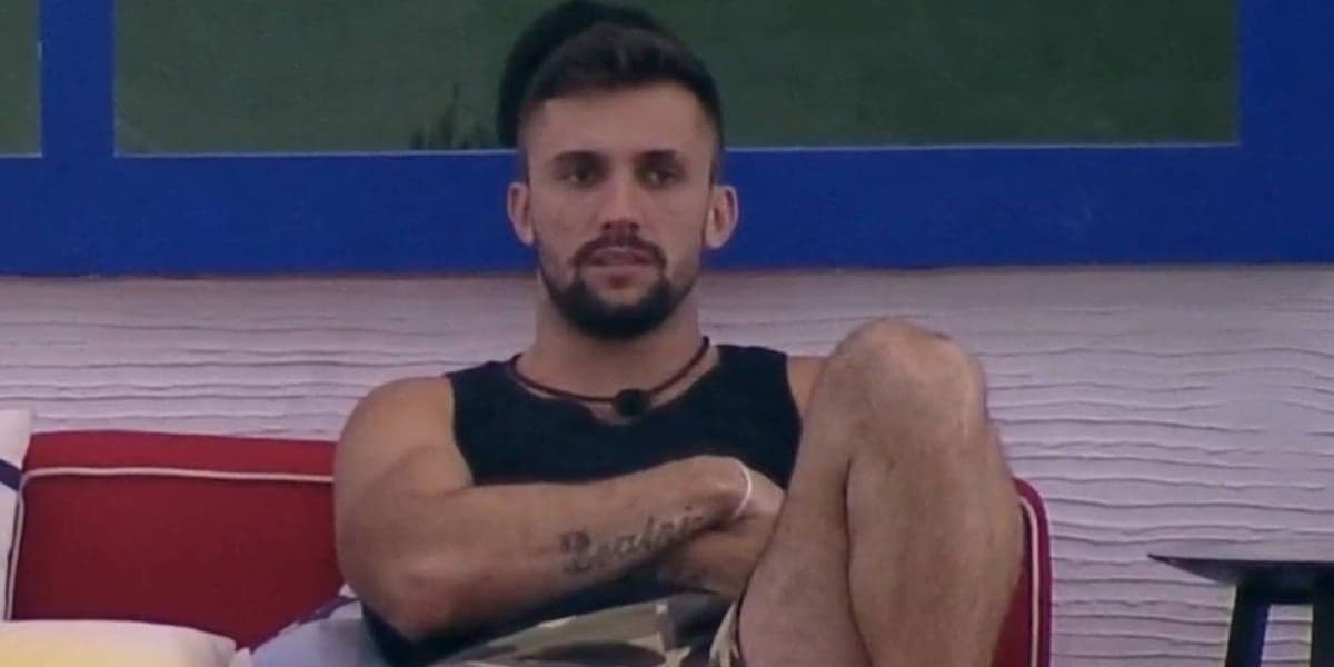 Arthur decreta que será o próximo eliminado do BBB21 (Foto: Reprodução) Arthur decreta que será o próximo eliminado do BBB21 (Foto: Reprodução)