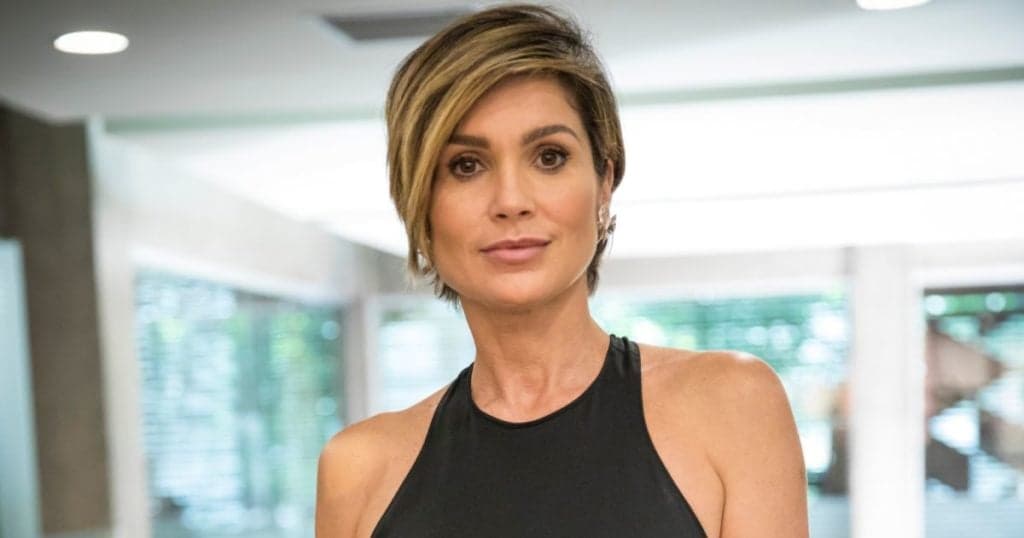 Flávia Alessandra sensualiza, surge em clique íntimo com mais três e não perdoa: "Se não for assim, nem saio"