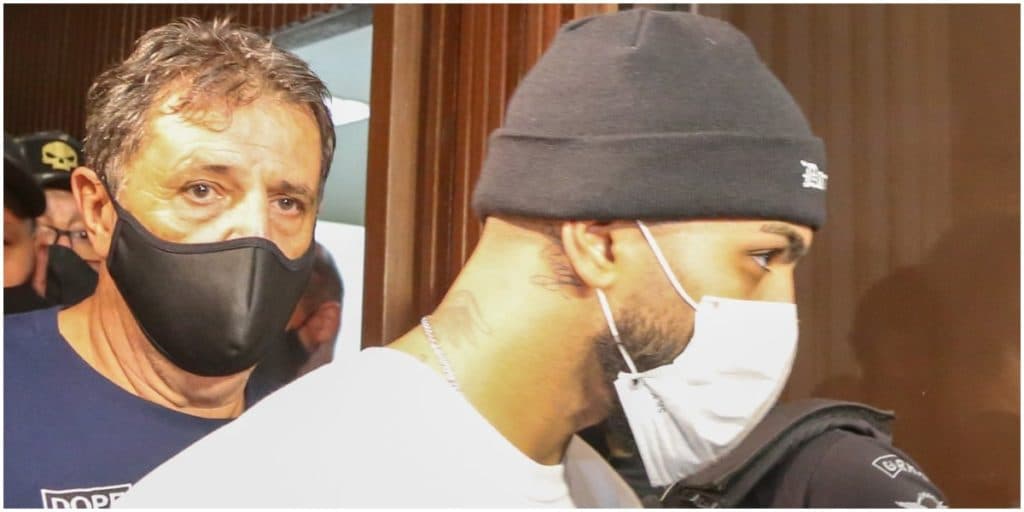 Gabigol é detido pela polícia após operação em cassino clandestino: "Escondido embaixo da mesa"