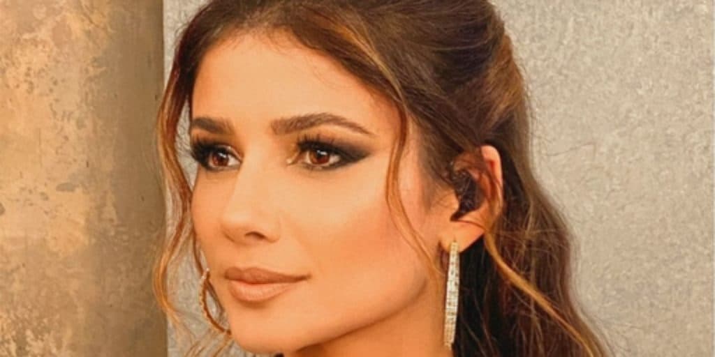Paula Fernandes, expulsa da vida de Roberto Carlos, é sabotada por Leonardo e dispara: "Palavras podem machucar"
