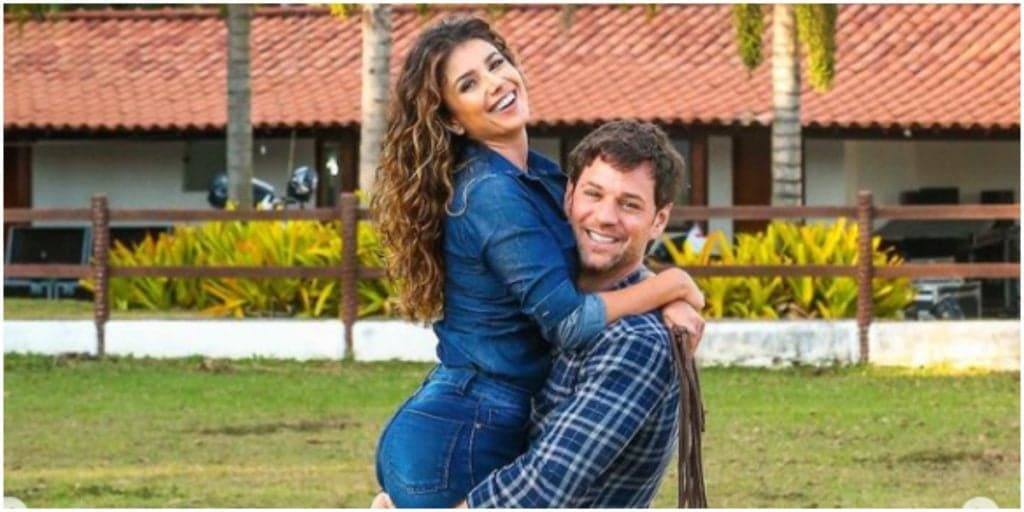 Após foto explícita e surgir “trepada” no namorado, Paula Fernandes surge com micro biquíni e vaza parte íntima