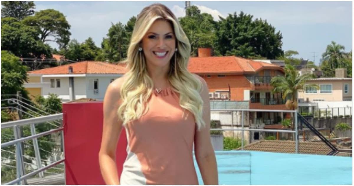 Renata Fan faz fotos na Band e compartilha resultado com os fãs (Foto: Reprodução) Renata Fan faz fotos na Band e compartilha resultado com os fãs (Foto: Reprodução)