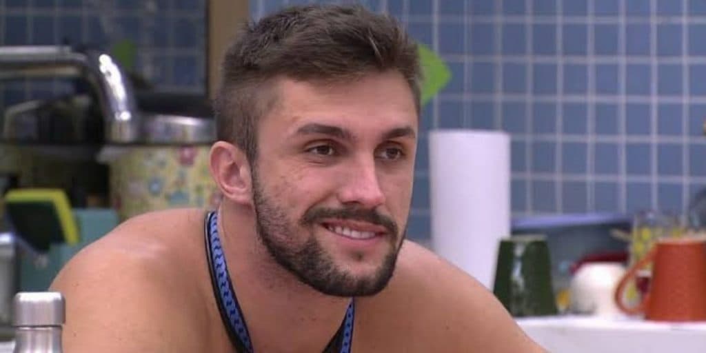BBB21: Arthur planeja encontro com Carla Diaz e dá veredito sobre relacionamento: "Pra coisar"