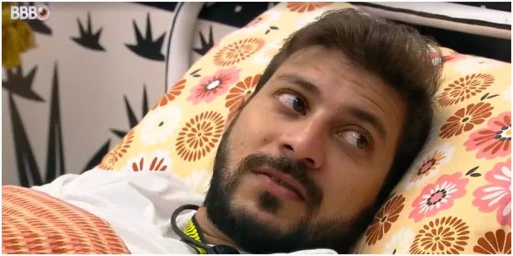 BBB21: Caio, após deixar o reality, exibe reencontro com as filhas e emociona: "Um milhão e meio não compraria"