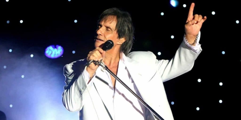 Relação íntima com cantor confirmada e doença cruel aos 80 anos: Os segredos que Roberto Carlos esconde