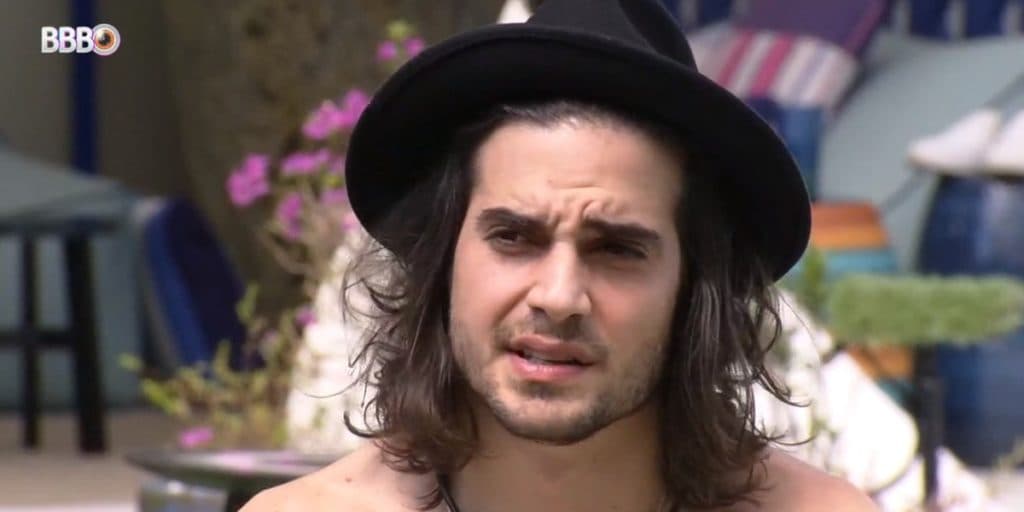 Fiuk, após beijo gay, abre o jogo no BBB21 e confessa ao Brasil amor por homem: "um lance"