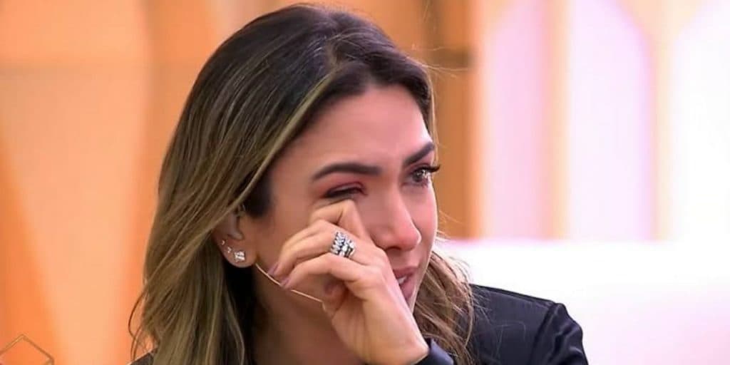 Patricia Abravanel não se segura, chora muito ao vivo e revela motivo: "É muito triste"