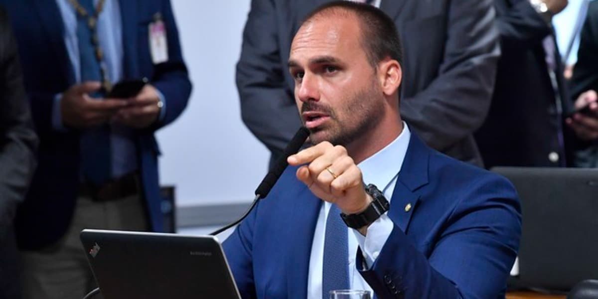Eduardo Bolsonaro chama mulheres de portadoras de vagina (Foto: Reprodução) Eduardo Bolsonaro chama mulheres de portadoras de vagina (Foto: Reprodução)