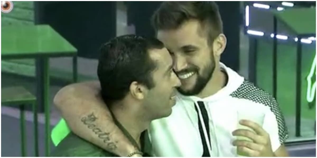 Gilberto e Arthur em mais um momento íntimo no BBB21 - Foto: Reprodução Gilberto e Arthur em mais um momento íntimo no BBB21 - Foto: Reprodução