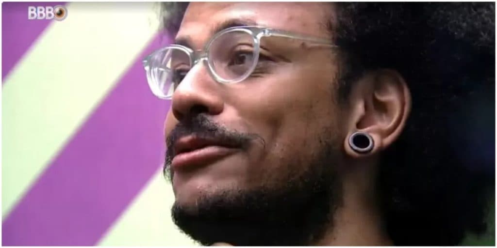 BBB21: João fica aos prantos após ouvir comentário racista de Rodolffo: "Muito desconfortável"