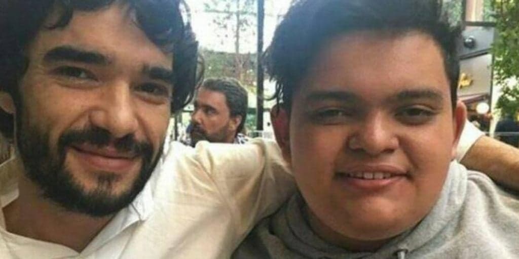 Caio Blat se reaproxima do filho e compartilha momento na rede: "Fiquei muitos anos longe"