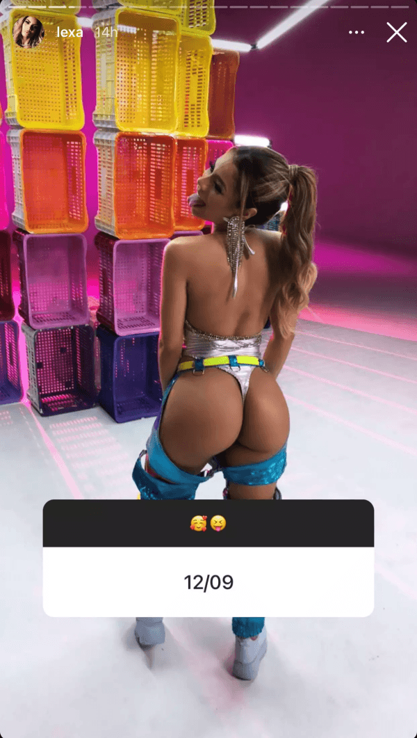 Lexa em foto exibindo o bumbum empinado com a calcinha atolada (Foto: Reprodução)