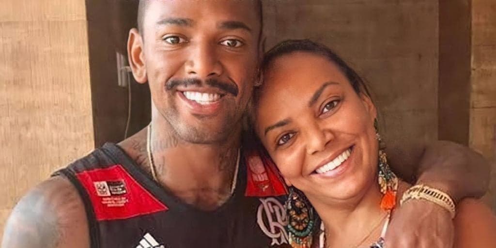 Após Nego do Borel colocar peru grande e murcho pra fora, mãe do cantor é acusada de agredir enteada