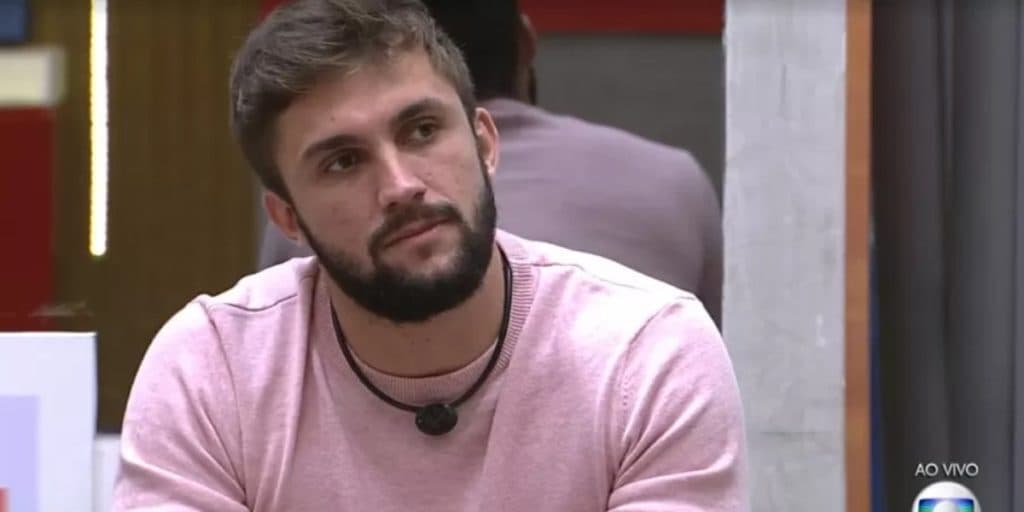 Arthur sofre ameaça de morte, explode em desabafo e texto de despedida preocupa: "Desanimado"