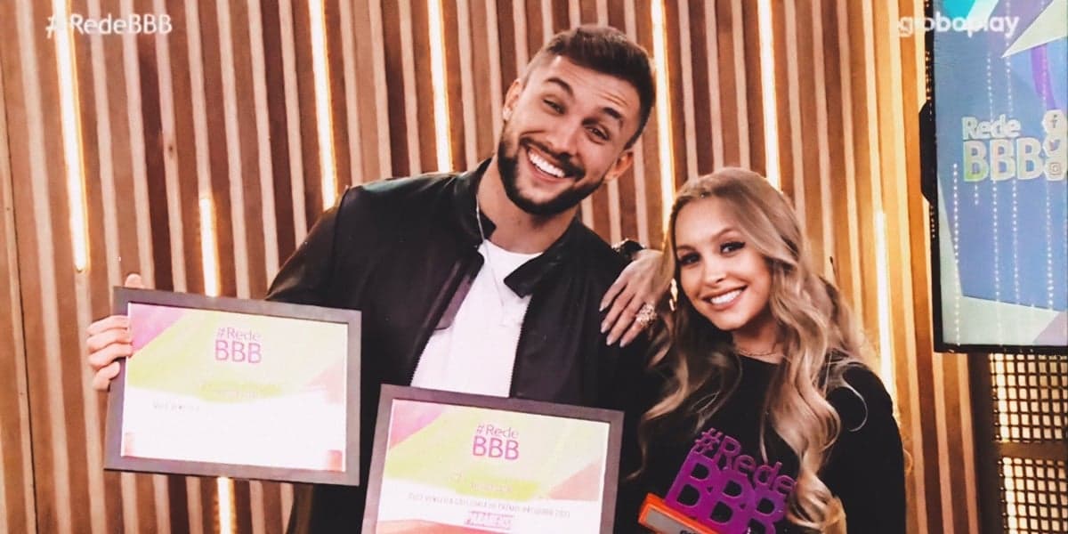 Arthur e Carla Diaz ainda ganharam prêmio de melhor casal do BBB21 (Foto: Reprodução / Multishow) Arthur e Carla Diaz ainda ganharam prêmio de melhor casal do BBB21 (Foto: Reprodução / Multishow)