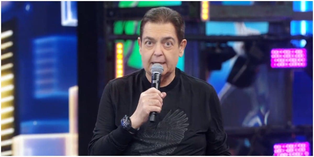 Faustão passa por cima de punições da Globo, assina com a Band e tem regalias bombásticas na nova casa expostas Faustão passa por cima de punições da Globo, assina com a Band e tem regalias bombásticas na nova casa expostas