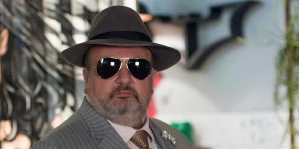 Erick Jacquin é flagrado bêbado e fumando com amigos em balada clandestina em São Paulo