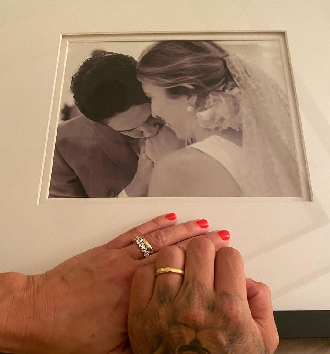 Pato celebra dois anos de casamento com Rebeca Abravanel (Reprodução) Pato celebra dois anos de casamento com Rebeca Abravanel (Reprodução)