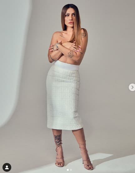Cléo leva fãs à loucura com fotos sensuais - Reprodução Cléo leva fãs à loucura com fotos sensuais - Reprodução