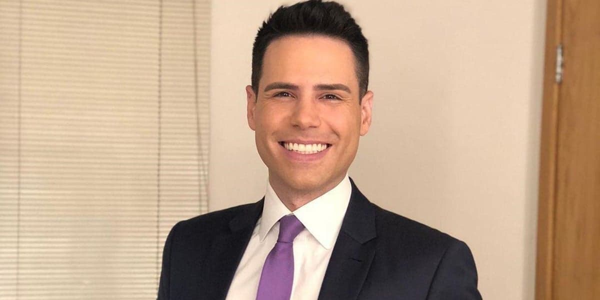 "Desempregado", confirma Luiz Bacci, após sair da Record e substituto assumir, suplicando: "Eu peço pra vocês" "Desempregado", confirma Luiz Bacci, após sair da Record e substituto assumir, suplicando: "Eu peço pra vocês"