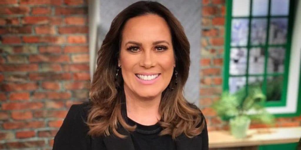 "Abandono e descaso", Regina Volpato é mandada embora, expõe situação desesperadora e vai aos prantos