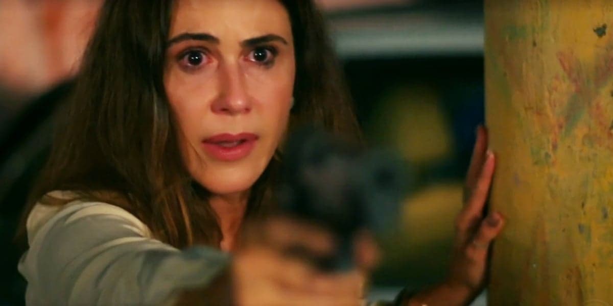 Dominique (Guilhermina Guinle) se despede de Salve-se Quem Puder (Foto: Reprodução/Globo) Dominique (Guilhermina Guinle) se despede de Salve-se Quem Puder (Foto: Reprodução/Globo)