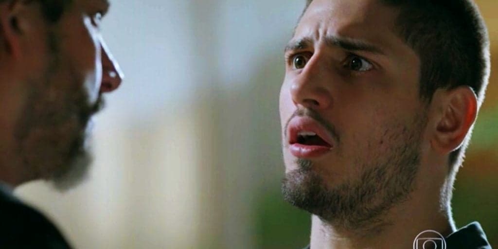 Império - José Alfredo entra em surto, arranca máscara de filho talarica e expõe: "Me esfaqueou"
