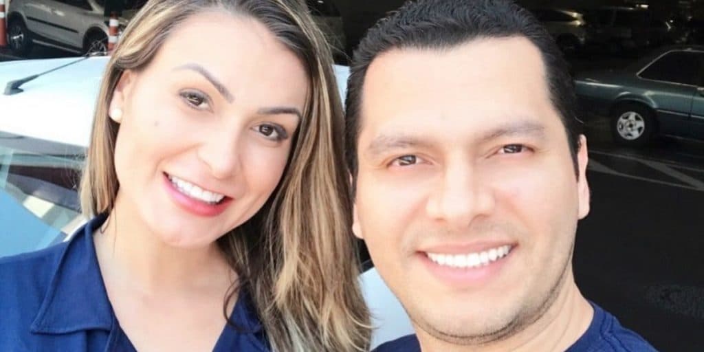 Andressa Urach, após escândalo de prostituição, volta pra igreja e se batiza com o marido: "Perdão''