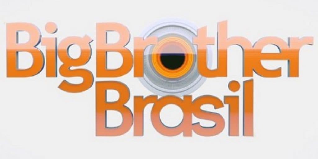 Completamente nua, campeã do BBB é flagrada de quatro com mulher e momento íntimo em sofá é exposto: "Gostosas"