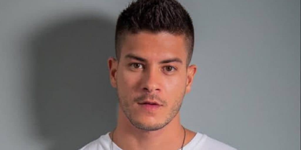 Arthur Aguiar comenta que traições foram importantes para ‘encontro com Deus’: “Eu pedi ajuda”