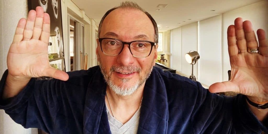 Britto Jr ataca apresentadores da Globo, acerta saída de Tiago Leifert e detona: "Não está aguentando''