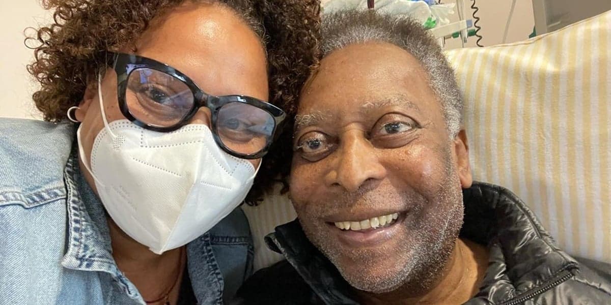 Kely Nascimento ao lado do pai, Pelé (Reprodução / Instagram) Kely Nascimento ao lado do pai, Pelé (Reprodução / Instagram)