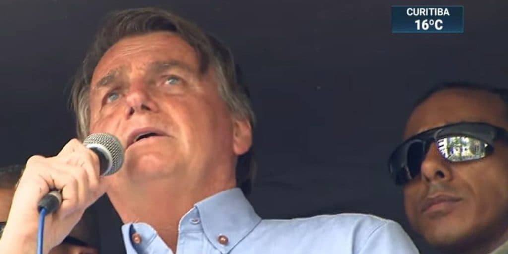 Bolsonaro recebe alta e detona Ivete Sangalo e Zé de Abreu