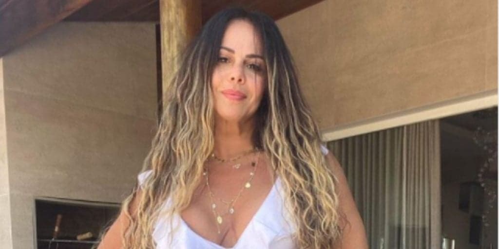 Viviane Araújo usa calça justíssima, parte íntima fica saltada e público reage: "Capô de fusca"