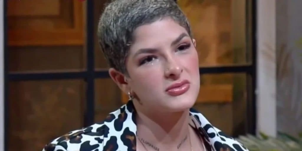 Lary Bottino, após ser barrada na Record, polemiza, chora sem parar e é julgada até por cachorro: "Difícil"