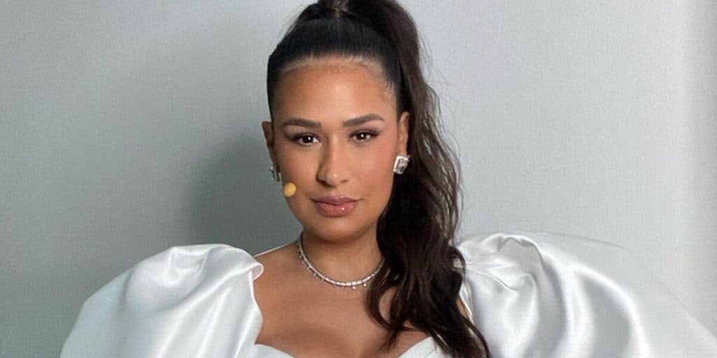 Simone fica com cara feia ao ouvir mascarada cantar música de Anitta no 'The Masked Singer'