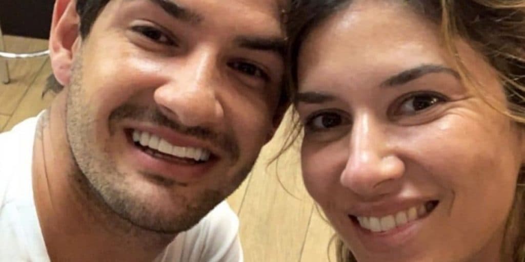 Pato franze o rosto e expõe momento complicado, após desfecho com Rebeca Abravanel: "A pessoa"