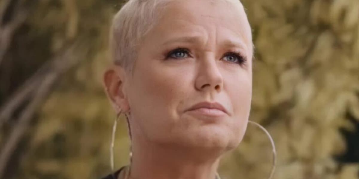 Xuxa acabou sendo desmascarada em briga com Flor Fernandez (Foto: Reprodução) Xuxa acabou sendo desmascarada em briga com Flor Fernandez (Foto: Reprodução)