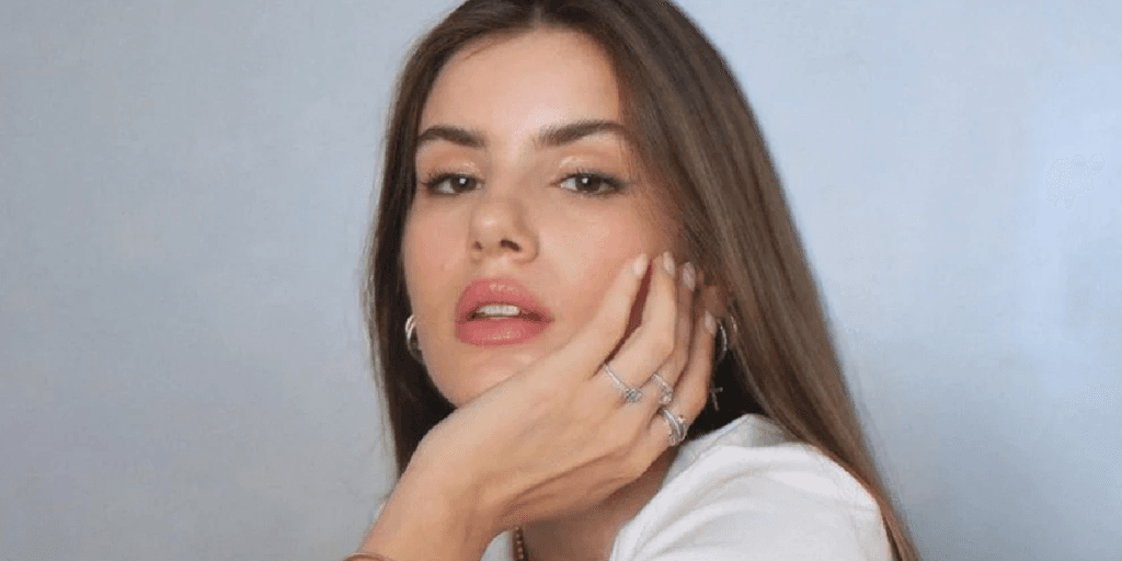 Globo cria uma estratégia para que o público da emissora esqueça que Camila Queiroz exista