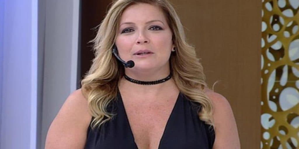 Ex-dançarina de sucesso vê carreira fracassar, sofre ameaça de morte e agoniza por ajuda para conseguir comer