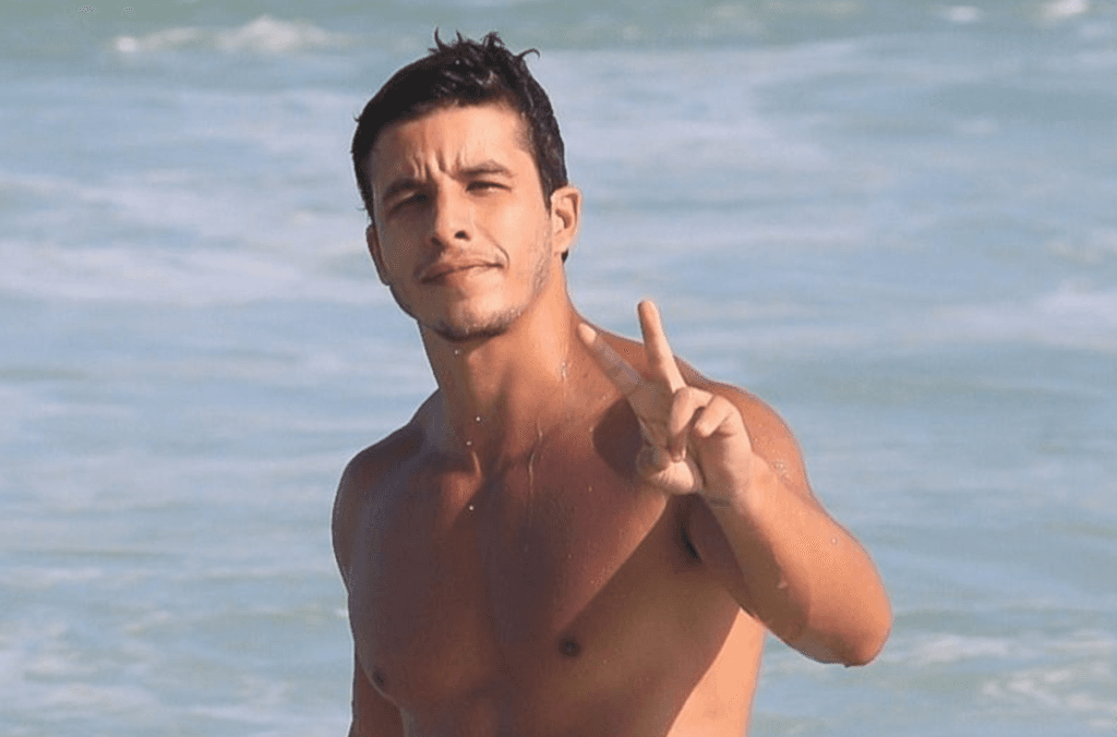 Ricky Tavares, galã da Record TV, é especulado sobre affair com Bruna Marquezine