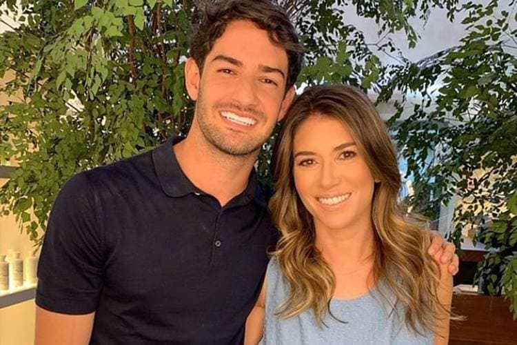 Rebeca Abravanel faz as malas para voltar ao Brasil, Alexandre Pato anuncia fim e desfecho no SBT é confirmado Rebeca Abravanel faz as malas para voltar ao Brasil, Alexandre Pato anuncia fim e desfecho no SBT é confirmado