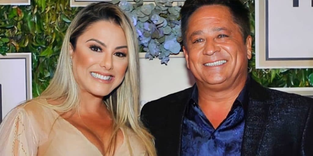 Poliana Rocha, a esposa de Leonardo, foi flagrada por fotógrafos em praia